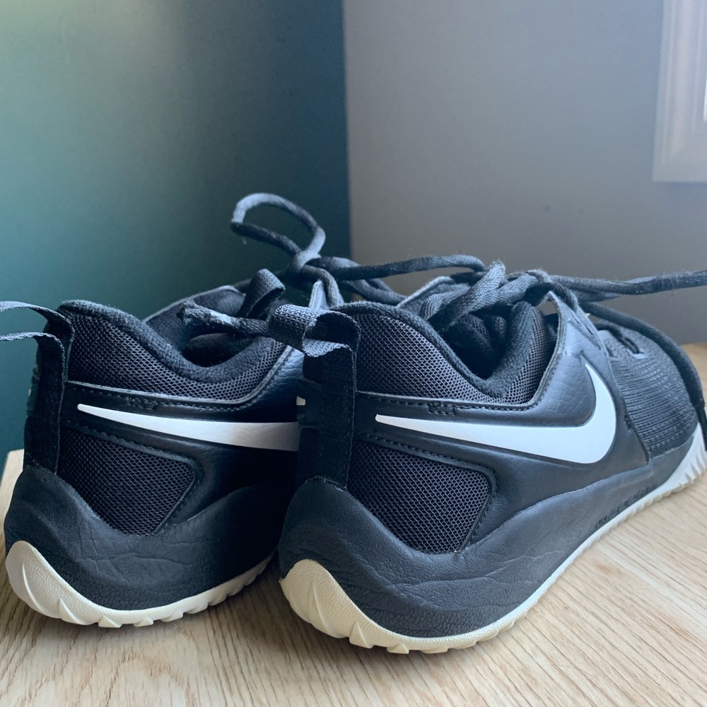 women’s nike volleyball shoes